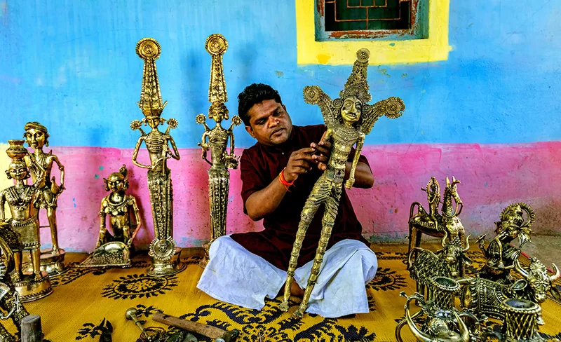दतिया-टीकमगढ़ की घंटी-धातु की तैयार वस्तुएँ।